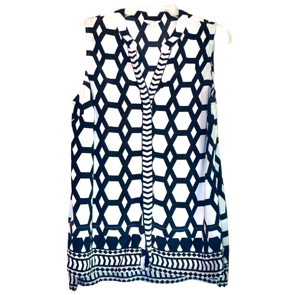 Crown & Ivy Sleeveless Geometric Top in White/Navy Blue Women’s L